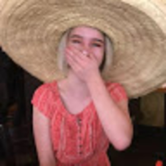 Meet your Posher, Kylie - Picture 1 of 1